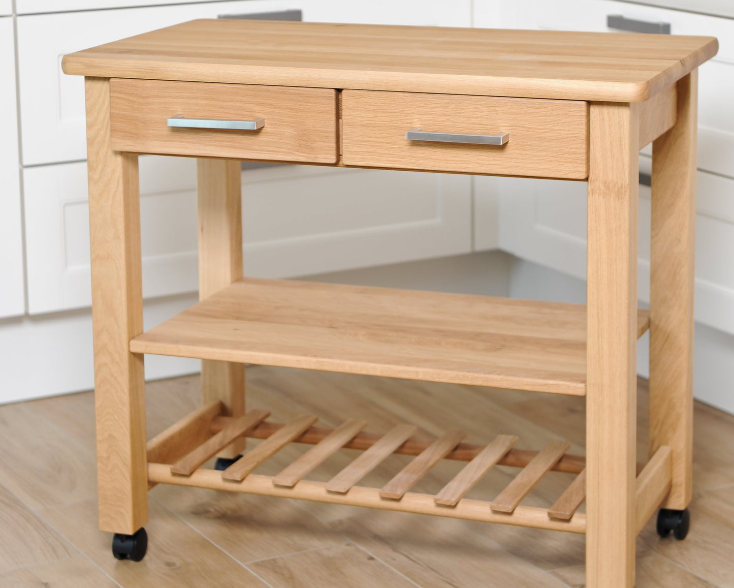 Küchenwagen Mobil 1 aus massiver Eiche. Basismodell 90 x 50x 81 cm (breite x Tiefe x Höhe) mit 2 Schublade, 1 Boden und 1 Flaschenablage