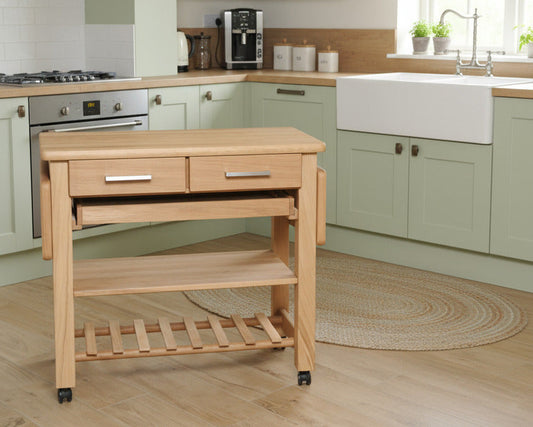 Küchenwagen Mobil 2 aus massiver Eiche. 90 x 50 x 81 cm mit Seitenklappen (Breite x Tiefe x Höhe) mit 2 Schubladen,Tablett, einem Boden und Flaschenablage, Seitenklappen zum ausklappen auf 140cm Breite