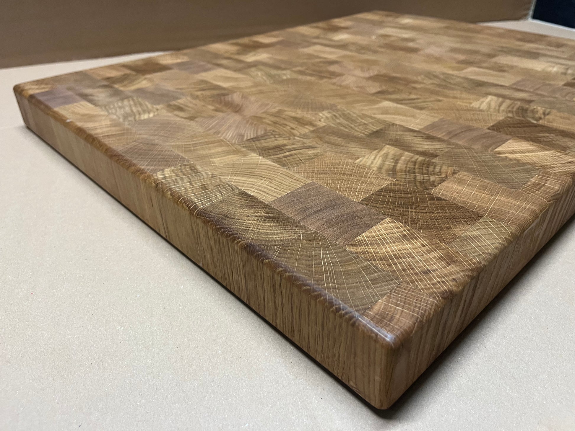 Eichenbrett in Hirnholzverleimung 64 x 50 x 4,7 cm, geölt, grade kante